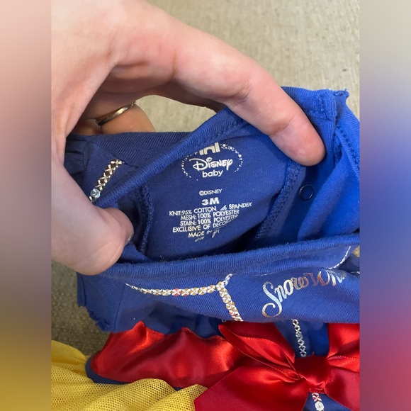 Disney baby Snow White onesie - Picture 2 of 5